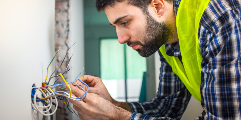 Why You Should Hire a Home Electrician to Do Your Electrical Repairs